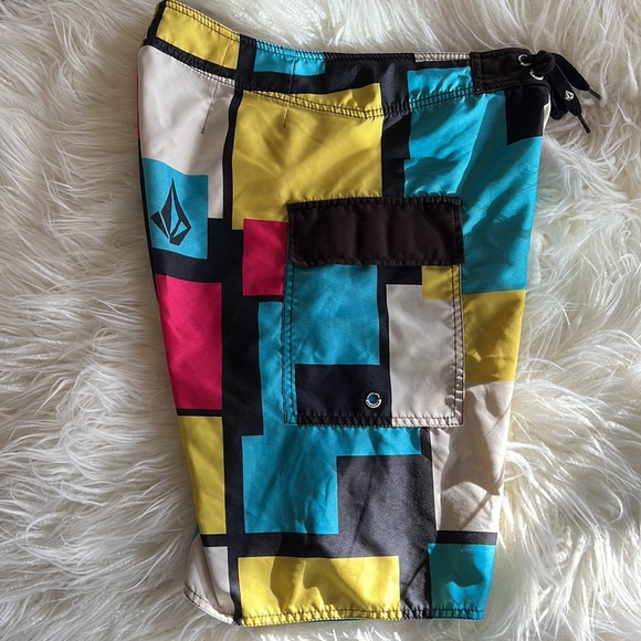 Volcom board shorts - Picture 8 of 8